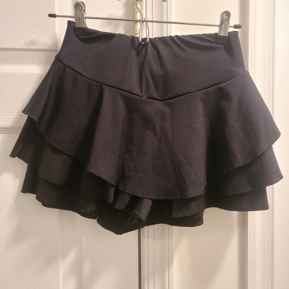 Black flare skort